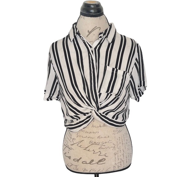 Forever 21 Womens Cropped Twist Hem Blouse Short Sleeve Stripe Sz Medium Collar - Picture 4 of 12